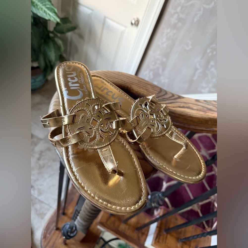 CIRCUS by Sam Edelman, ladies gold flip-flop sandal size 8, very good condition - Picture 7 of 9